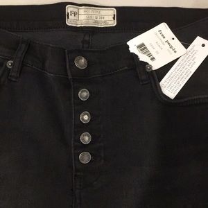 NWT FREE PEOPLE FADED BLACK HIGH-RISE SKINNIES!!